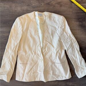 Elegant Cream Women's Blazer